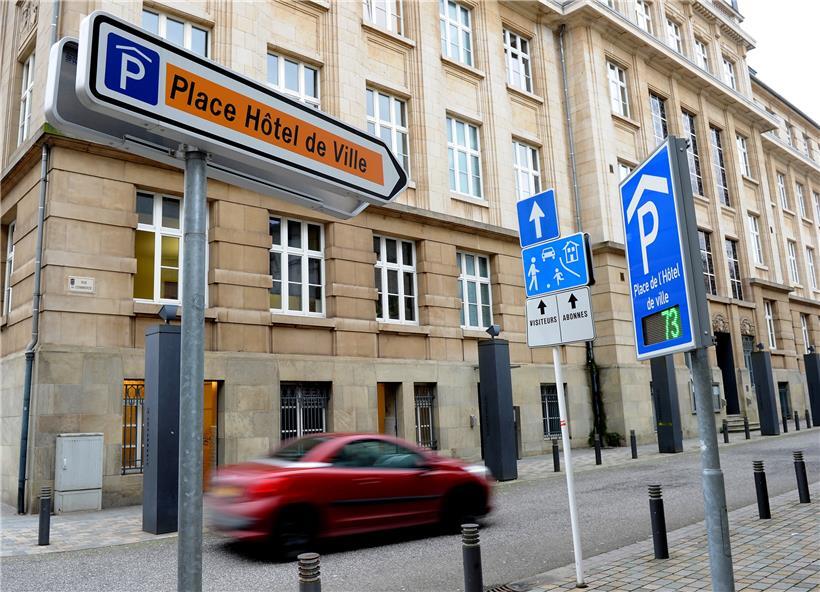 Ab dem 21. September gilt für einige Straßen in Esch das Prinzip des Bewohnerparkens – dort dürfen dann nur noch diejenigen ihr Auto abstellen, die auch wirklich dort wohnen

