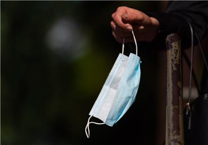 Ab dem 25. Mai werden in Petingen 50 Masken an alle Einwohner über 16 Jahre verteilt (Symbolbild)
