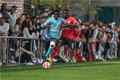 Abdoul Dante und Bruno Correia lieferten sich ein engagiertes Duell vor einer tollen Kulisse
