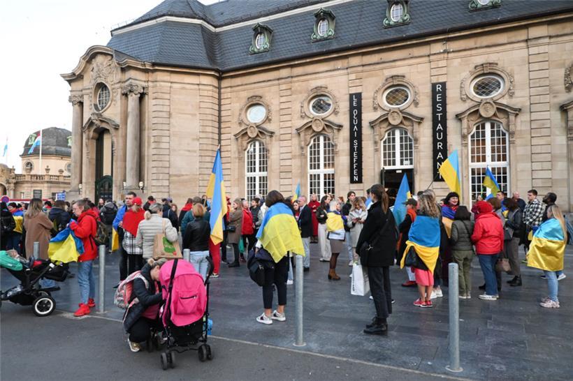 Aber auch viele andere wollen ihren Protest gegen den russischen Angriffskrieg a...