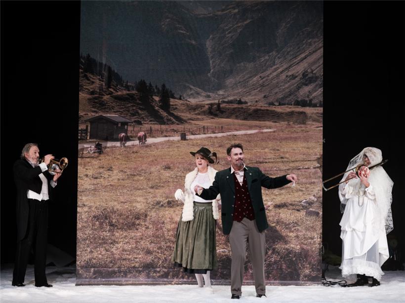Abgegriffenes Bild der Alpenidylle: Nora Koenig und Nickel Bösenberg
