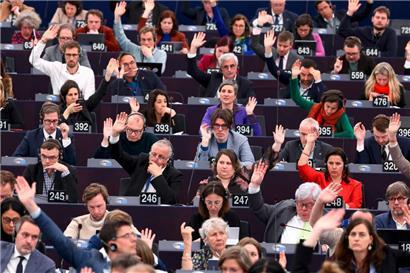 Abgeordnete während der Abstimmung am Dienstag im Europaparlament in Straßburg
