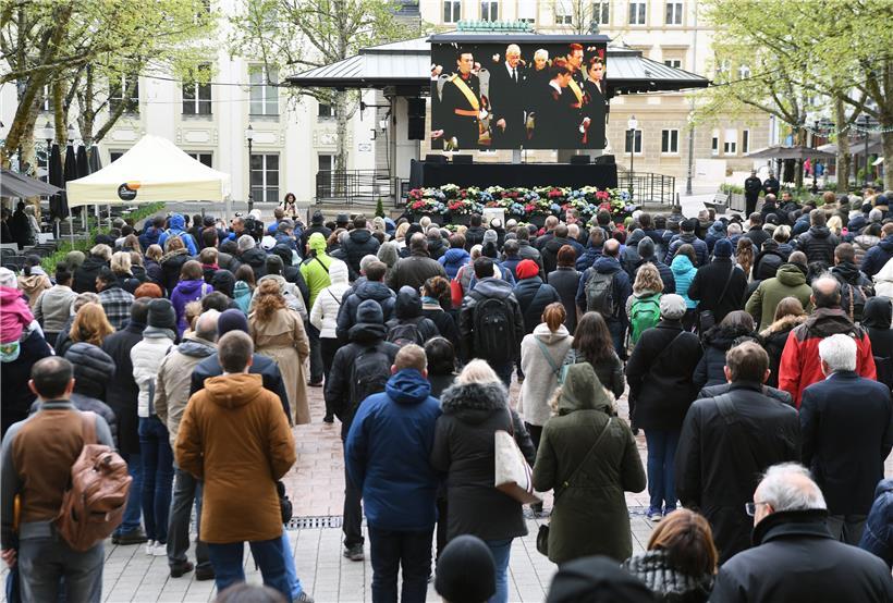 Abschied auf der Place d’Armes: Das Wetter passte sich am Tag des Begräbnisses, ...