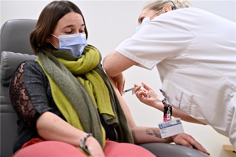 Adäquate Einrichtungen für den Aufbau von Impfzentren zu finden, sei Carole Hartmann (DP) zufolge nicht leicht
