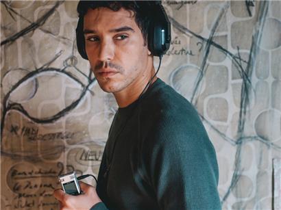 Adam Bessa (Hamid à l’écran): „C’est un film sur le traumatisme de guerre, sur la perte des siens, sur le deuil, sur la reconstruction“
