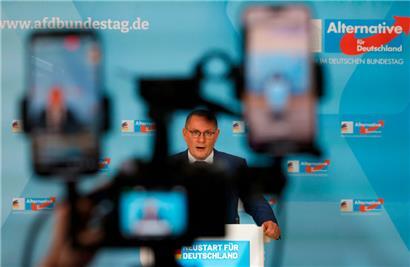 AfD-Chef Tino Chrupalla stellte in Aussicht, dass die Rechtsextremen dem Gesetzesvorschlag von CDU-Kanzlerkandidat Friedrich Merz zustimmen würden
