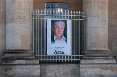 Affiche de soutien pour Boualem Sansal vue à Paris. L’écrivain franco-algérien est détenu depuis plus de trois mois dans une prison en Algérie.
