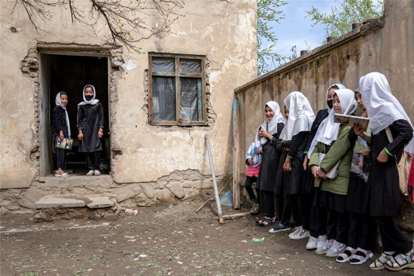 Afghanische Schulmädchen besuchen eine Schule in Kabul
