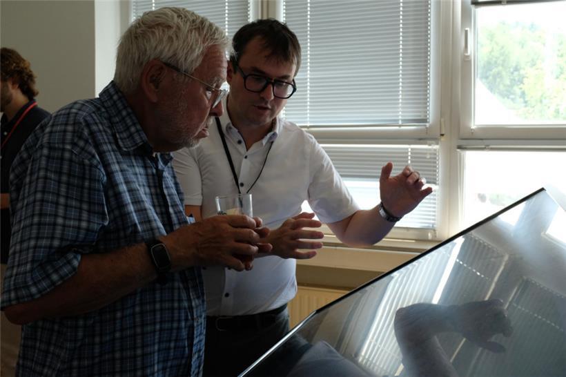 Agora-Betriebsleiter Alexandre Londot (r.) freut sich, das Projekt dem Publikum zu präsentieren
