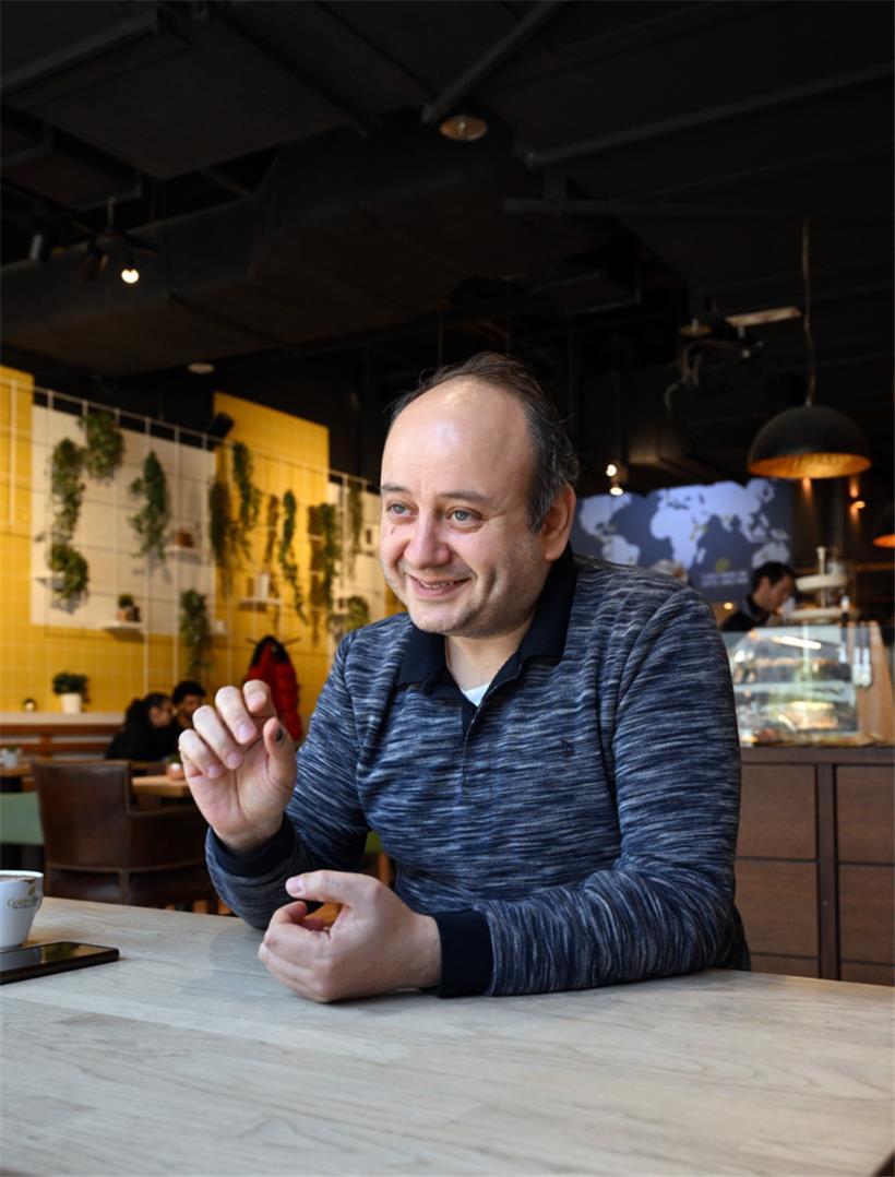 Ahmed Kassem und sein schwarzer Fingernagel
