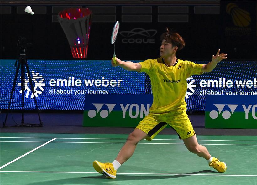 Akira Hanada jubelt nach dem Sieg im Herrenfinale eines Tennisturniers