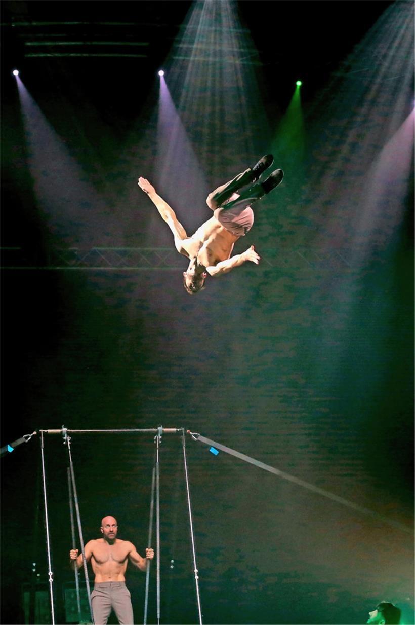 Akrobat schööön …