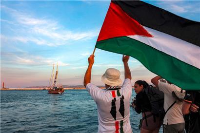 Aktivisten stechen am 14. September vom nordtunesischen Hafen Bizerte aus in See, um sich den letzten Booten anzuschließen, die Teil der Global Sumud Flotilla sein
