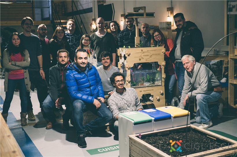 Aktivisten von „Engineers Without Borders“ machen im Rahmen des Projektes „Maten...