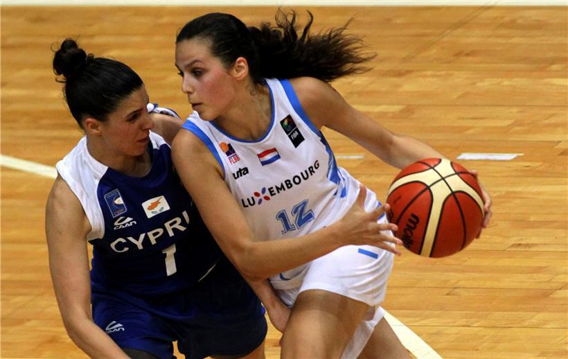 Aktuell spielen drei Luxemburgerinnen (u.a. Julija Vujakovic, in Weiß) an einem College in den USA

