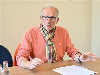 Alain Goedert, Präsident des Syndicat d’Initiative Grevenmacher, bei einer Ansprache vor lokalem Publikum