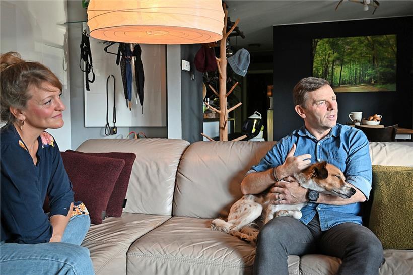 Alain Holtz und seine Frau Lis in ihrem Apartment in Ettelbrück. Er ist Mitglied...