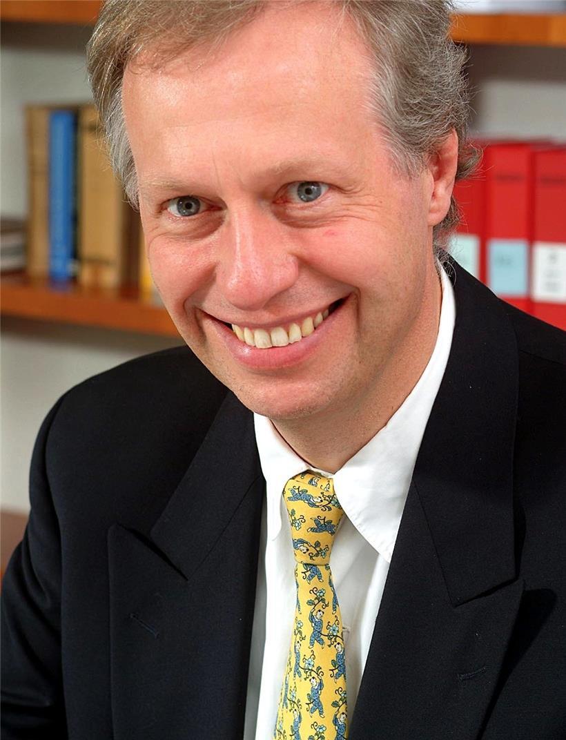 Alain Steichen: „Für Luxemburg würde ich die Initiative grundsätzlich als gut, als positiv sehen. (…) Es wird relativ einfacher werden, unsere Nicht-Steuervorteile auszuspielen.“
