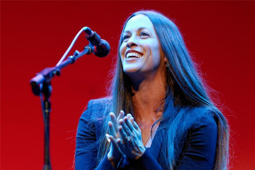 Alanis Morissette au Saban Theatre à Beverly Hills en 2013
