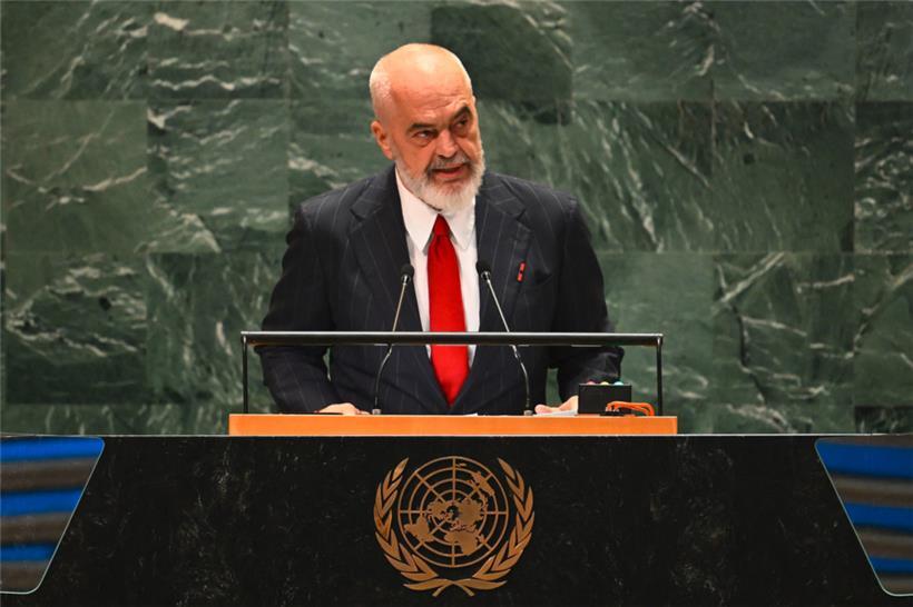 Albaniens Regierungschef Edi Rama verkündete in New York, einem Sufi-Orden zu einem eigenen Staat zu verhelfen
