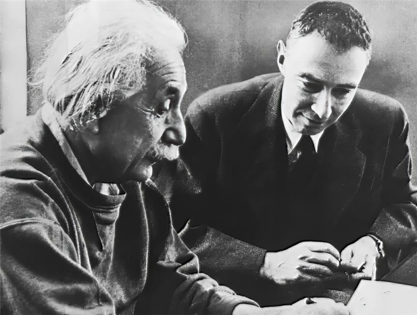 Albert Einstein und J. R. Oppenheimer
