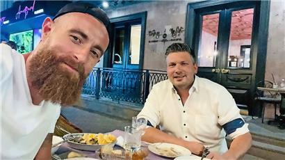 Aleksandre Karapetian (l.) zusammen mit Tageblatt-Redakteur Dan Elvinger beim Interview und gemeinsamen Abendessen in Erewan
