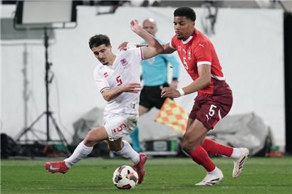 Alessio Curci (l.) traf eine Minute nach seiner Einwechslung
