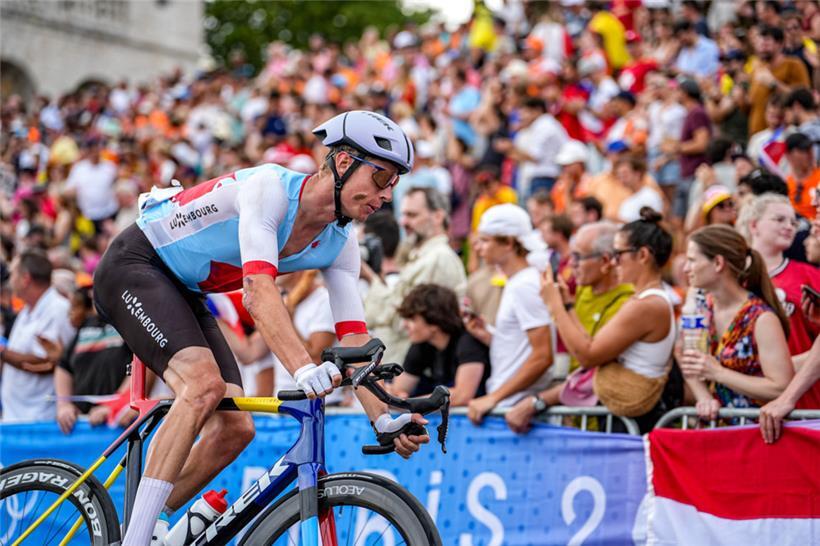 Alex Kirsch war vom Sturz gezeichnet, als er in Paris auf den Rundkurs kam