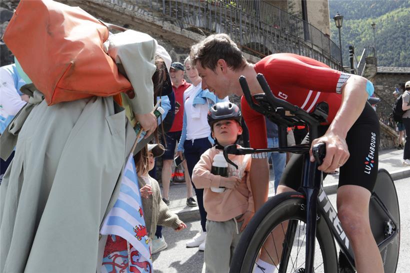Alex Kirsch wurde im Ziel von seiner Familie empfangen