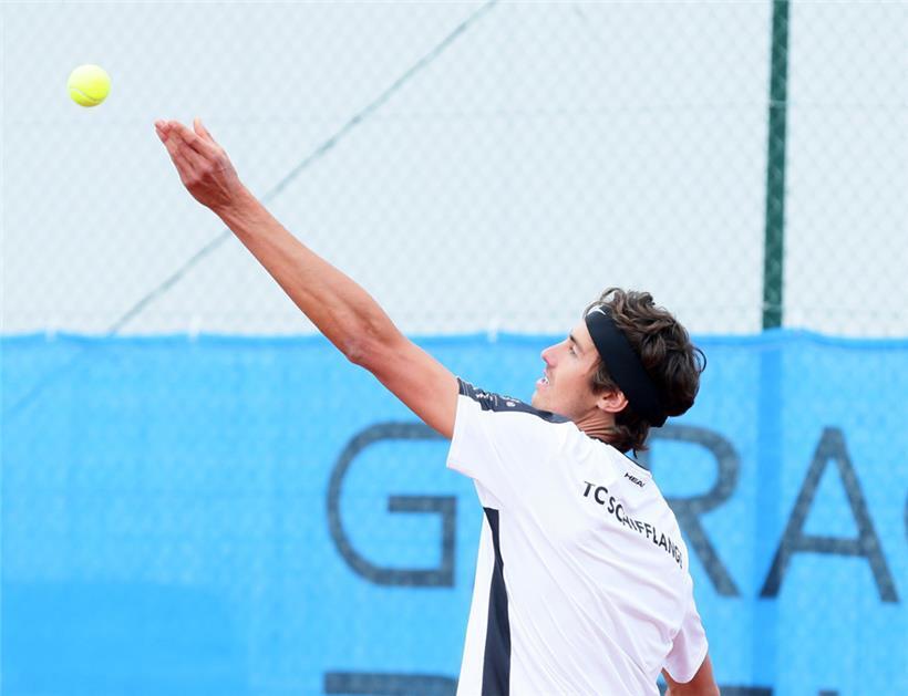 Alex Knaff verlor sein Einzel deutlich, dufte sich aber dennoch über die Meisterschaft freuen
