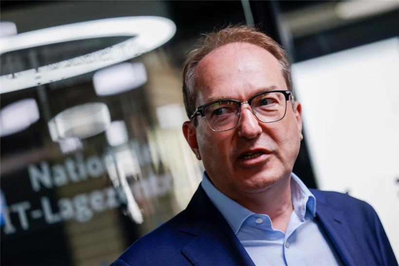 Alexander Dobrindt (CSU), Bundesminister des Innern der Bundesrepublik Deutschland, will mit den Taliban über Abschiebungen sprechen
