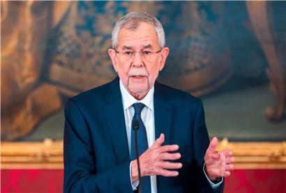 Alexander van der Bellen, Bundespräsident von Österreich, muss Minister an die Verfassung erinnern
