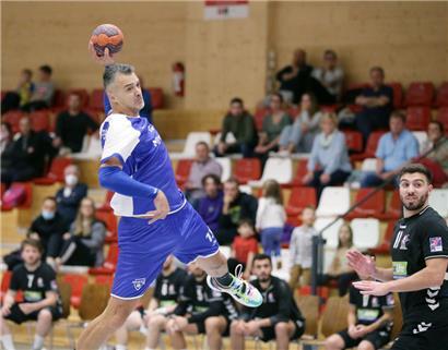 Alexandros Vasilakis: Mit 42 Jahren Torschützenkönig in der AXA League
