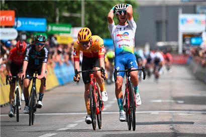 Alexis Vuillermoz bejubelte am Montag seinen Etappensieg
