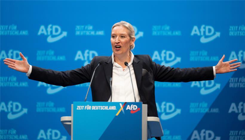 Alice Weidel spricht auf dem Bundesparteitag ihrer Partei nach ihrer Nominierung zur Kanzlerkandidatin
