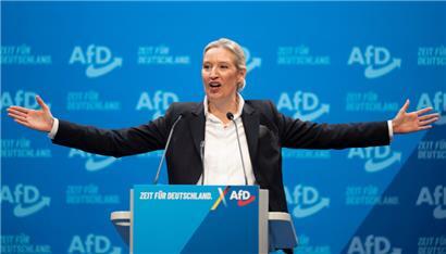 Alice Weidel spricht auf dem Bundesparteitag ihrer Partei nach ihrer Nominierung zur Kanzlerkandidatin
