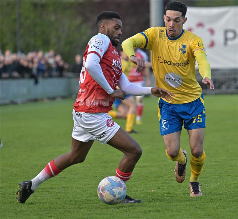 Alison Martins (r.) ist ein wichtiger Bestandteil des Merscher Mittelfelds
