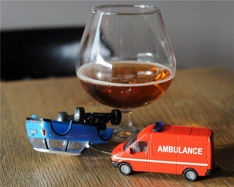 Alkoholkontrollen am Dienstagabend: Beamte der Luxemburger Polizei ziehen mehrere Führerscheine ein. Der Rettungsdienst war in zwei Fällen vor Ort. 
