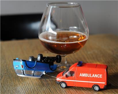 Alkoholkontrollen am Dienstagabend: Beamte der Luxemburger Polizei ziehen mehrere Führerscheine ein. Der Rettungsdienst war in zwei Fällen vor Ort. 
