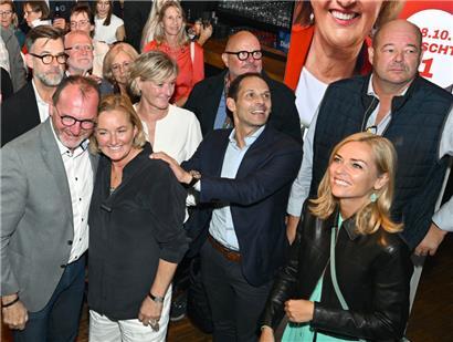 Alle Emotionen auf einem Bild: sie LSAP-Minister und -Parteiprominenz im „Melusina“
