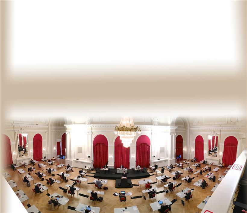 Alle Parteien waren sich einig, dass das Parlament wegen der rasanten Entwicklung von Covid-19 reaktiv bleiben müsse und die Sommerpause in diesem Jahr wohl kürzer oder ganz ausfallen wird
