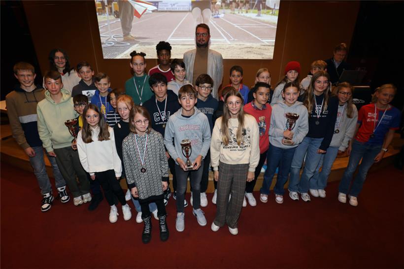 Alle Sieger vereint auf einem Foto: Diese jungen Leichtathleten haben in den vergangenen Monaten Punkte für ihre Klubs gesammelt
