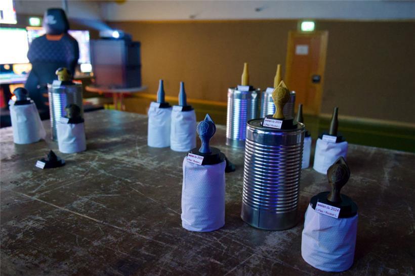 Alle Turnier-Gewinner erhielten einen selbstgebastelten Pokal mit 3D-gedruckter ...