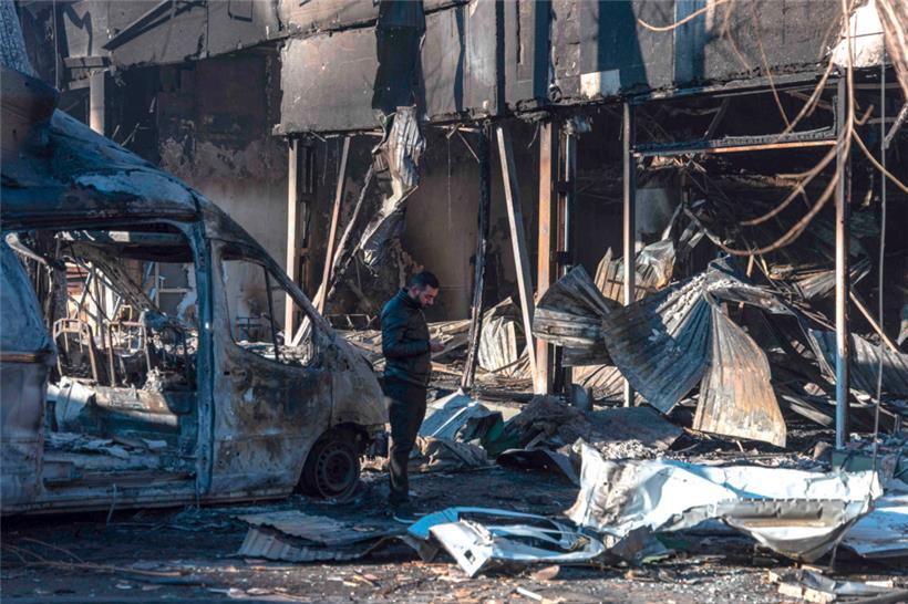 Allein der materielle Schaden, den die russischen Invasionstruppen in der Ukraine angerichtet haben, geht ins Unermessliche. Dieses Foto wurde nach einem russischen Drohnenangriff im weit von der eigentlichen Front entfernt gelegenen Odessa aufgenommen.
