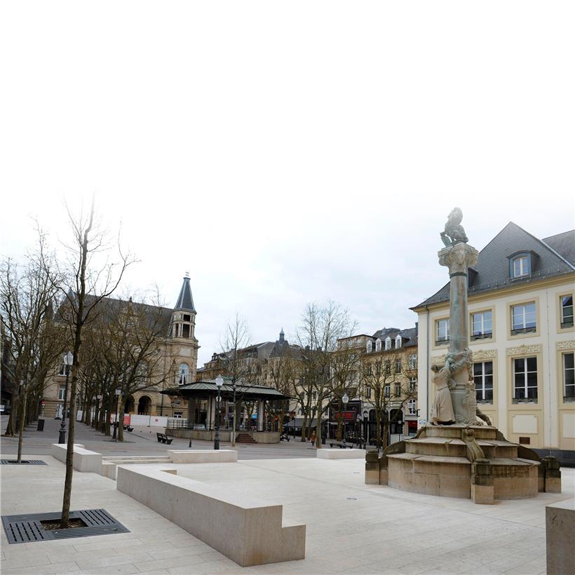 Aller Voraussicht nach werden die Terrassen der place d’Armes irgendwann im Sommer wieder Gäste empfangen – ob diese dann mit einer Corona-App untereinander verbunden sind, bleibt abzuwarten
