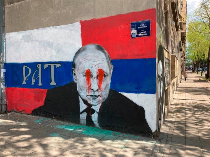 Alltag in Belgrad: Alle paar Tage wird das Putin-Mauergemälde übermalt – und ebenso schnell wieder ausgebessert
