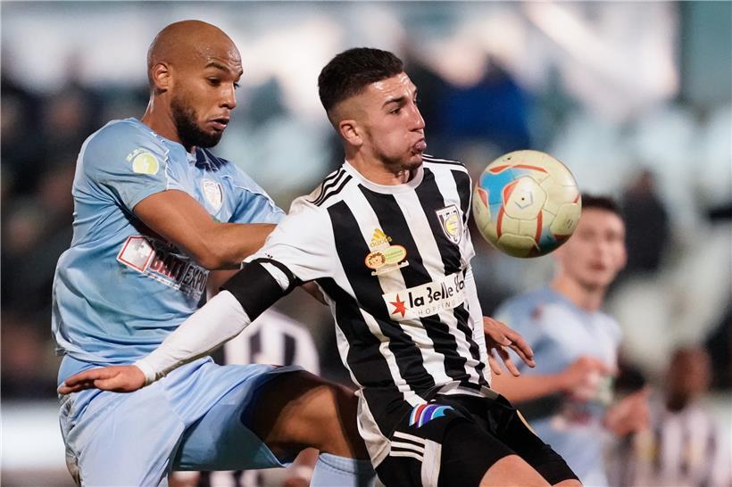 Almir Klica (r.) und seine Teamkollegen werden beim Trainingsauftakt ein neues Gesicht kennenlernen
