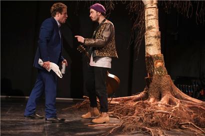 Alors que Ted (Charles Segard-Noirclère) et Dany (Benjamin Zana) voient leurs vies comme une impasse …
