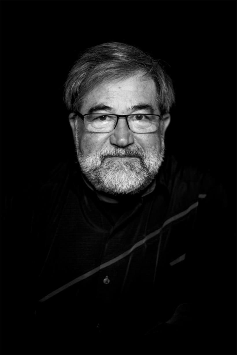 Als Jong vun engem Militärmuseker ass de Roland Harsch scho fréi a Beréierung mat Musek komm – seng Léift fir se duerchdréngt dann och vill Texter aus „Pillem oder Këssen“
