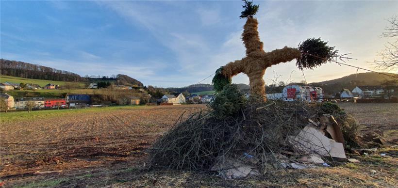 Als andere Vereine die traditionelle Veranstaltung letztes Jahr absagten, fand in Gilsdorf trotzdem ein Burgbrennen statt – allerdings ohne Zuschauer
